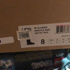 UGG new never used good condition